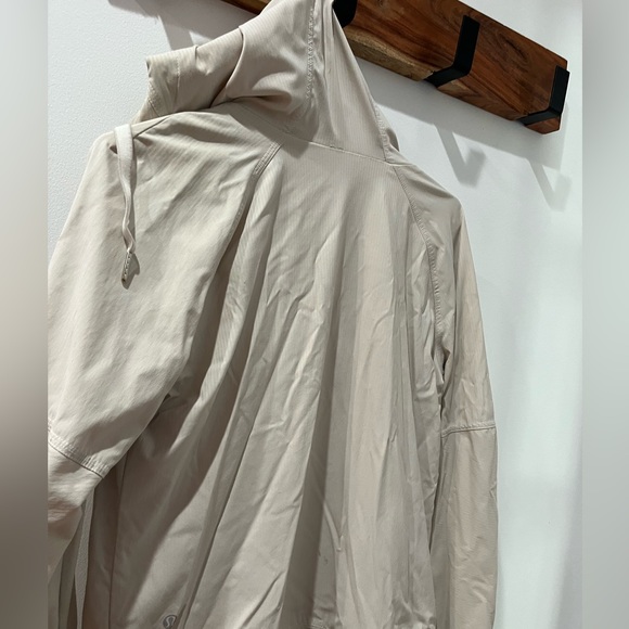 Lululemon spring jacket, bomber style size 8 - Picture 3 of 8